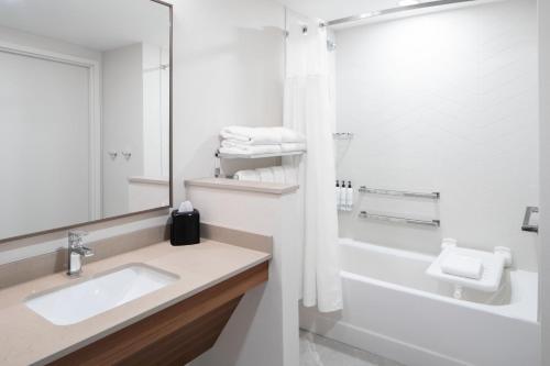 fairfield by marriott inn and suites whitsett greensboro east