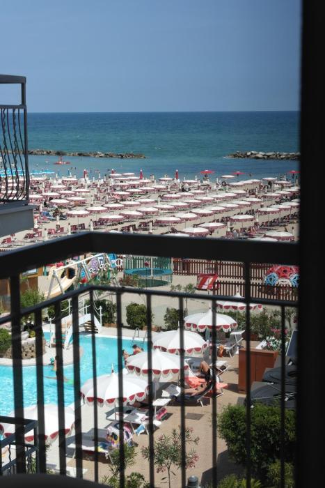 hotel excelsior