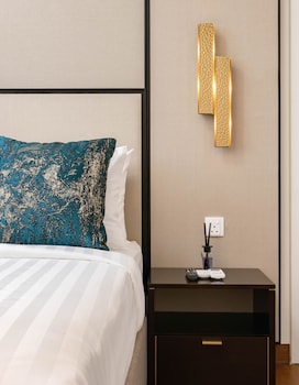 pavilion embassy suites klcc