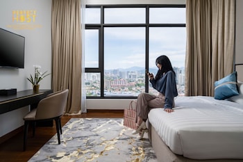 pavilion embassy suites klcc