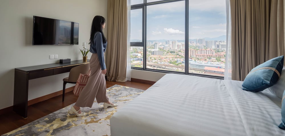 pavilion embassy suites klcc