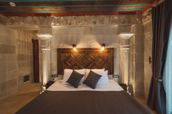 leda stone house