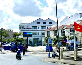 the present river hoi an