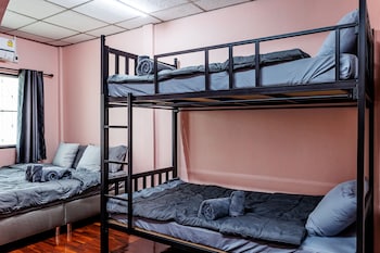 baan mee suk ayutthaya hostel