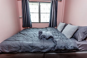 baan mee suk ayutthaya hostel