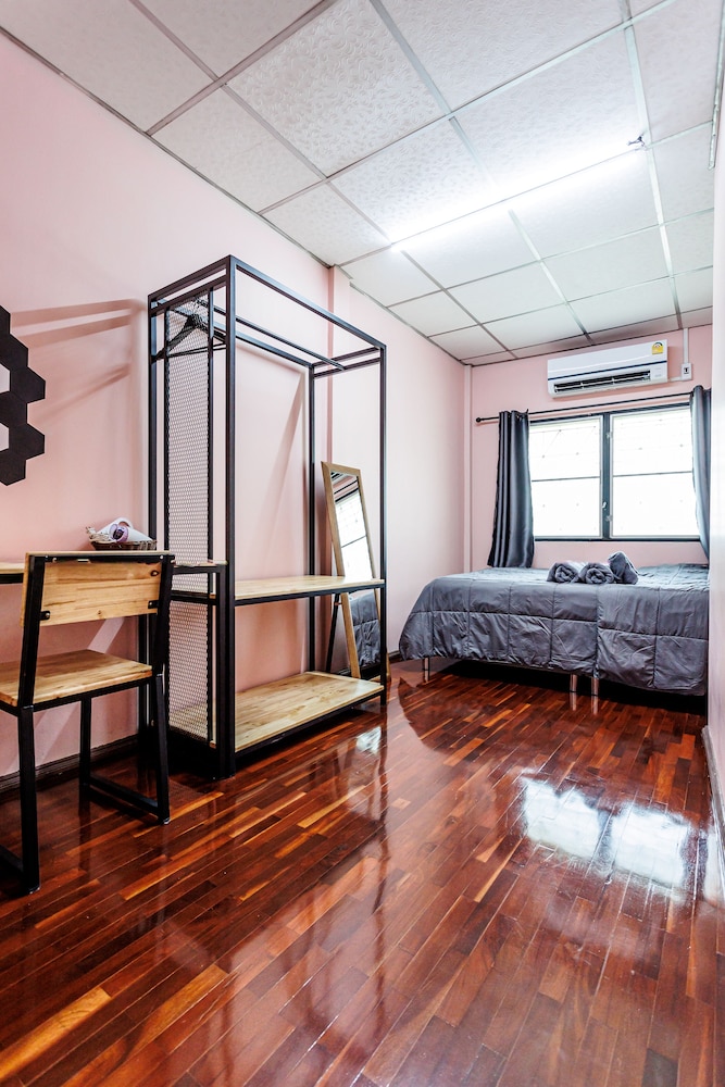 baan mee suk ayutthaya hostel