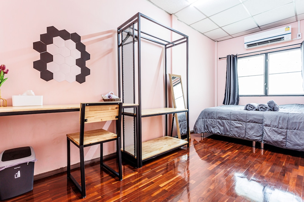 baan mee suk ayutthaya hostel