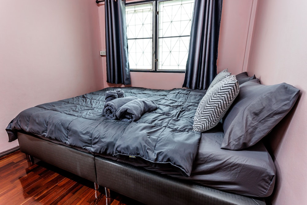 baan mee suk ayutthaya hostel