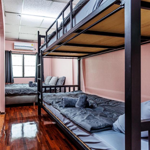 baan mee suk ayutthaya hostel