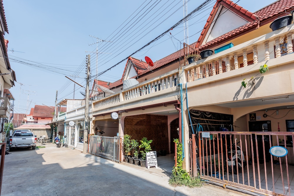 baan mee suk ayutthaya hostel