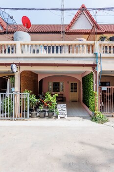 baan mee suk ayutthaya hostel
