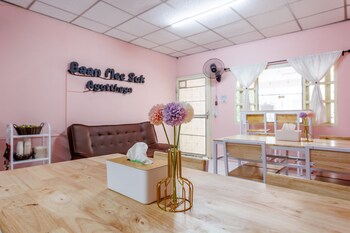 baan mee suk ayutthaya hostel