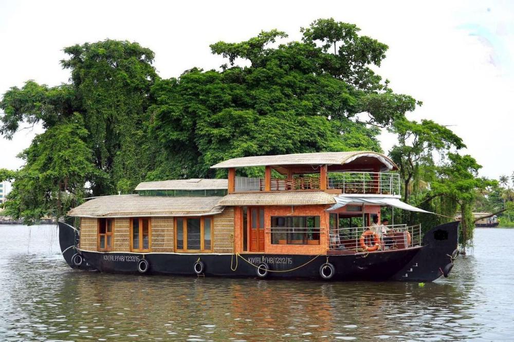 honeymoon houseboat