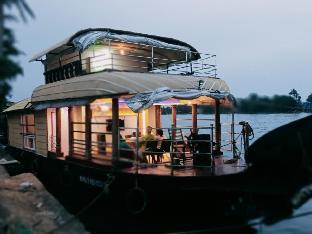 honeymoon houseboat