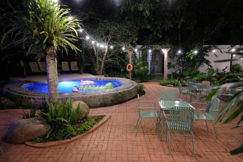 mad monkey dumaguete