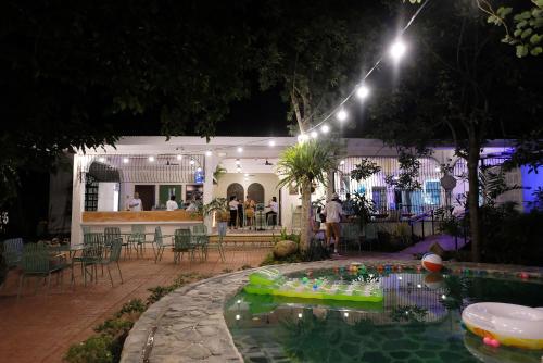 mad monkey dumaguete