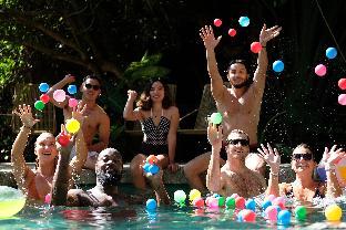 mad monkey dumaguete