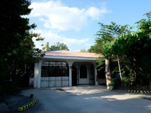 mad monkey dumaguete