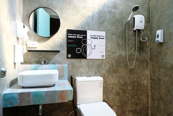 mad monkey dumaguete