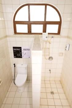 mad monkey dumaguete