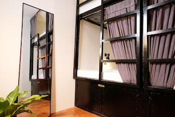 mad monkey dumaguete