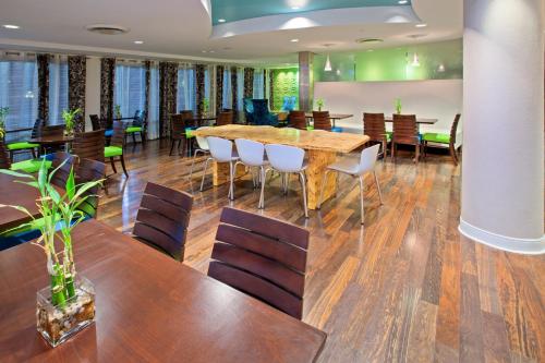 holiday inn express indianapolis fishers by ihg