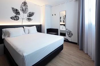 hotel sercotel plana suites