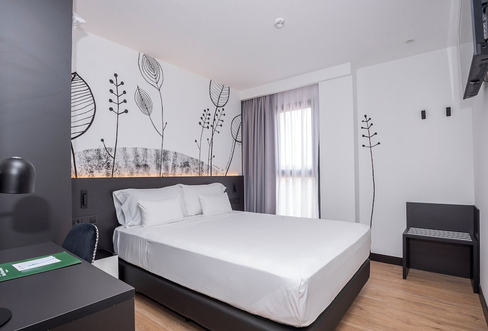 hotel sercotel plana suites