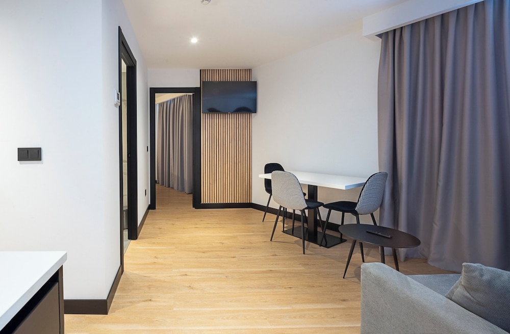 hotel sercotel plana suites