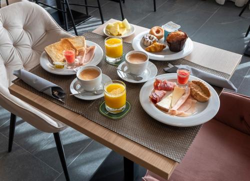 hotel sercotel plana suites