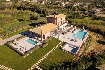 reveli suites