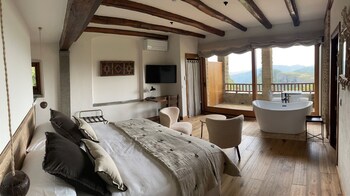 hotel santa llucia rupit