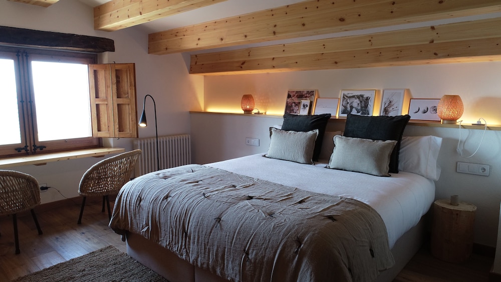 hotel santa llucia rupit