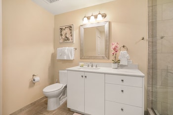 peaceful condo near bourbon street