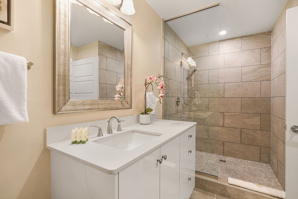 peaceful condo near bourbon street