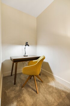 peaceful condo near bourbon street