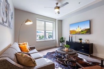 peaceful condo near bourbon street