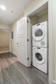 peaceful condo near bourbon street