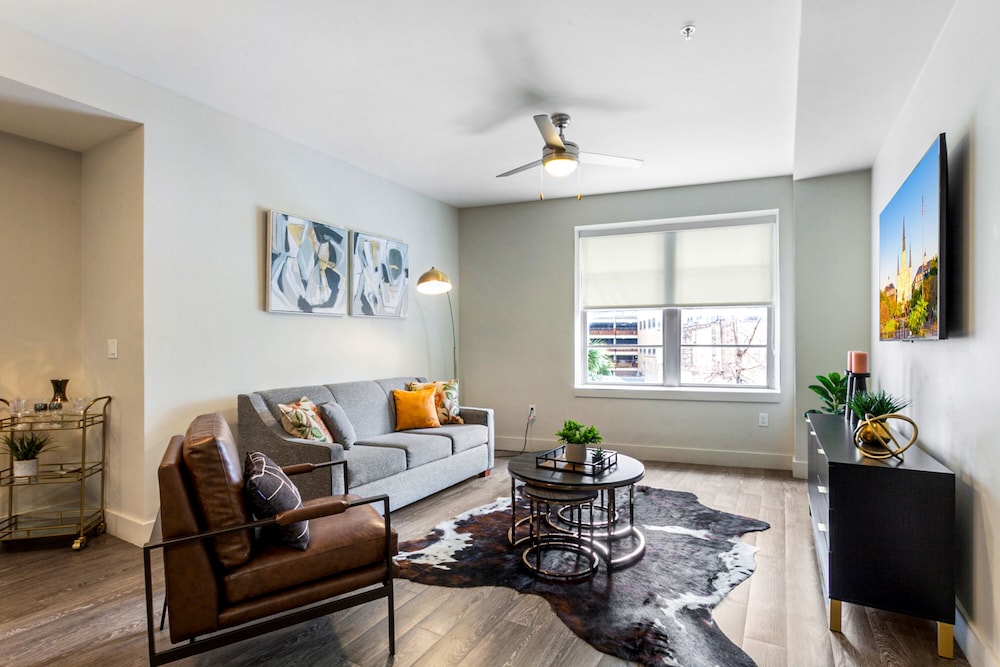 peaceful condo near bourbon street