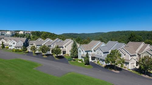seven springs woodridge 3 bedroom premium condo private deck with wooded view 3 condo by redawning