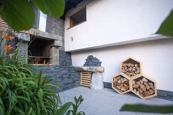 vineyard cottage sonce