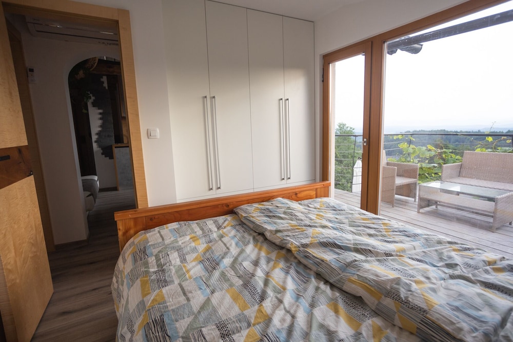 vineyard cottage sonce