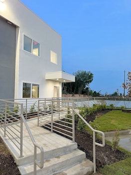 crystal inn missouri city