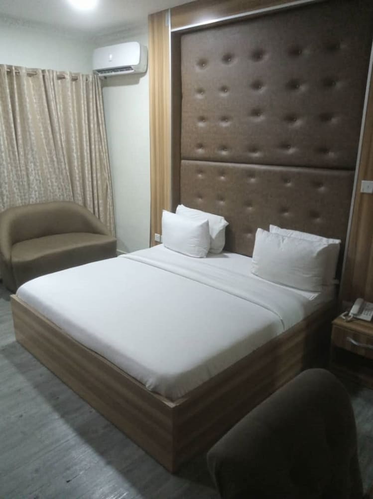 sky suites ikeja