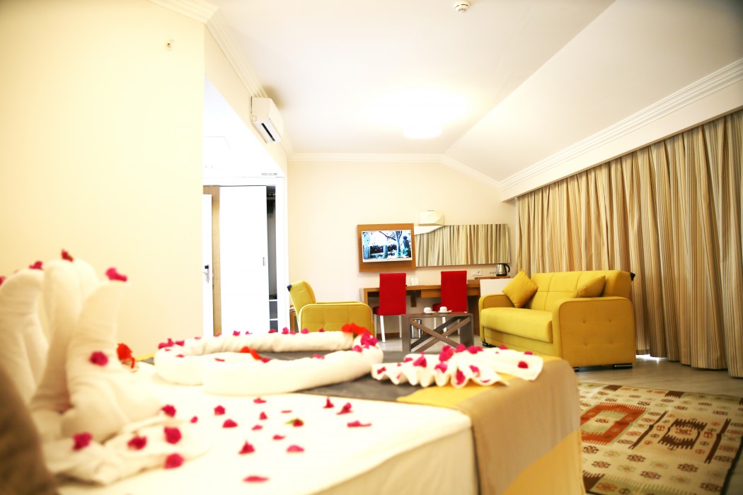 side legend hotel