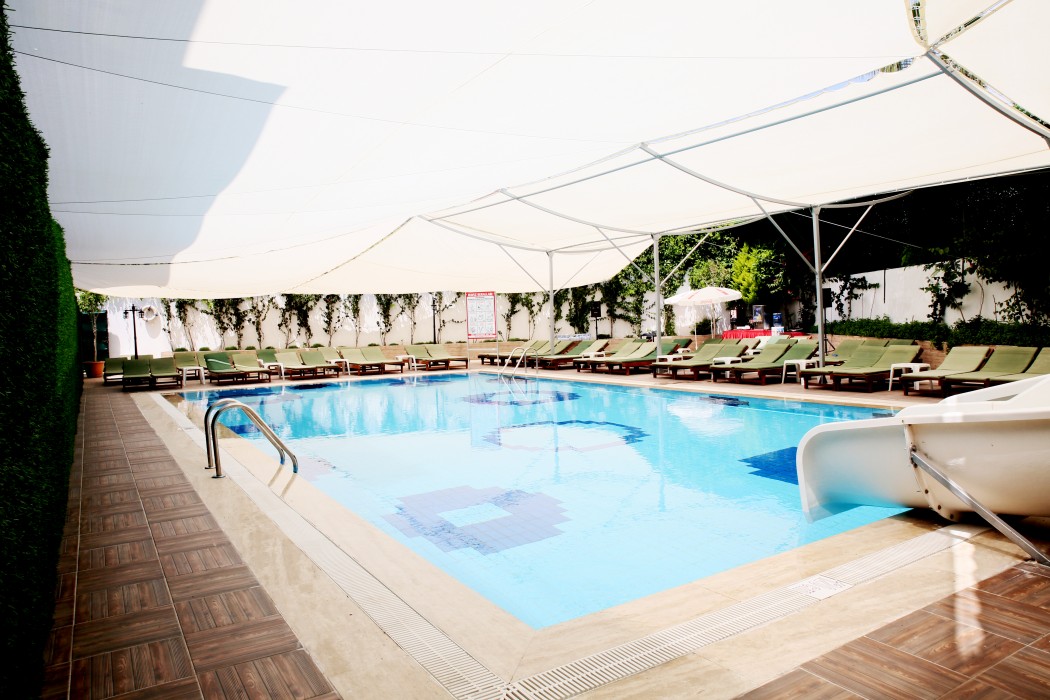 side legend hotel