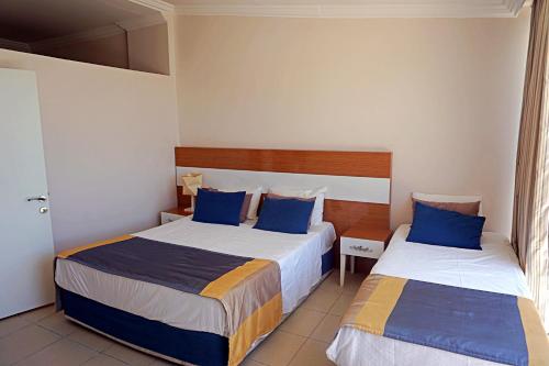 side legend hotel