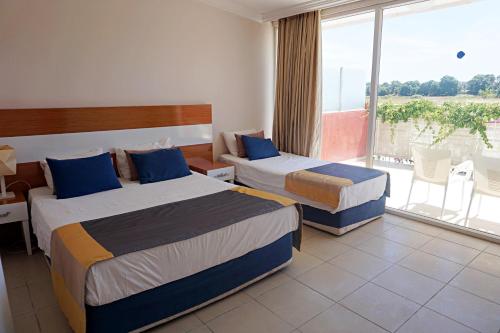 side legend hotel