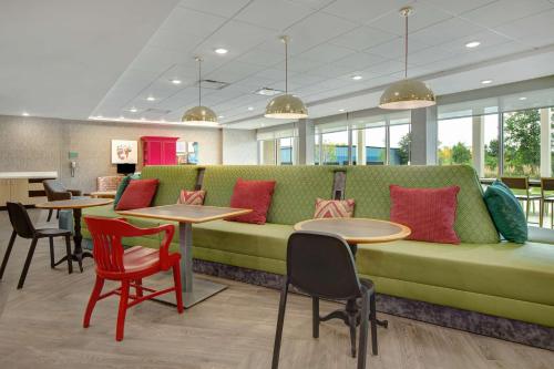 home2 suites by hilton grand rapids airport