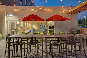home2 suites by hilton grand rapids airport